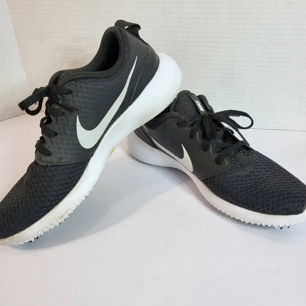 Nike‎ Roshe One Black White Golf Shoes Sneakers Womens Size 7.5 CD6066-001